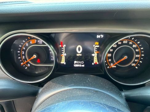 Used 2021 Jeep Wrangler Unlimited Sahara AWD/4WD image 10