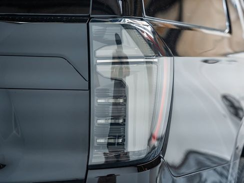 New 2026 Chevrolet Suburban High Country AWD/4WD image 6