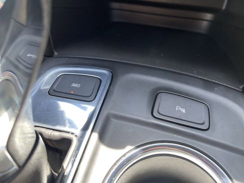 Used 2023 Chevrolet Equinox LT image 29