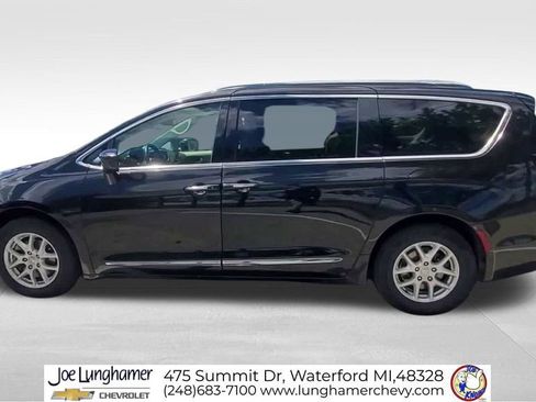Used 2020 Chrysler Pacifica Touring-L FWD image 5