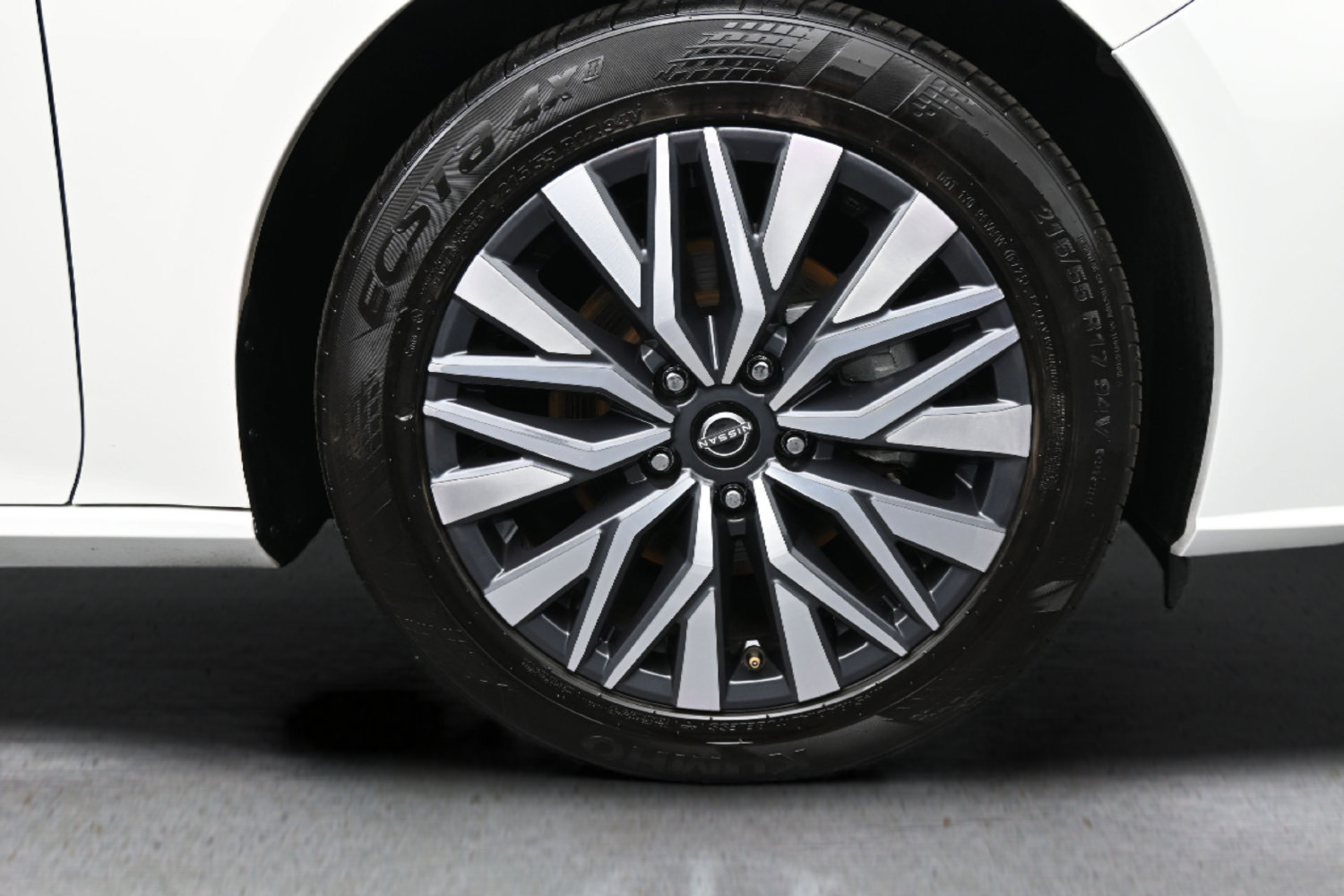 Used 2025 Nissan Altima 2.5 SV FWD image 18