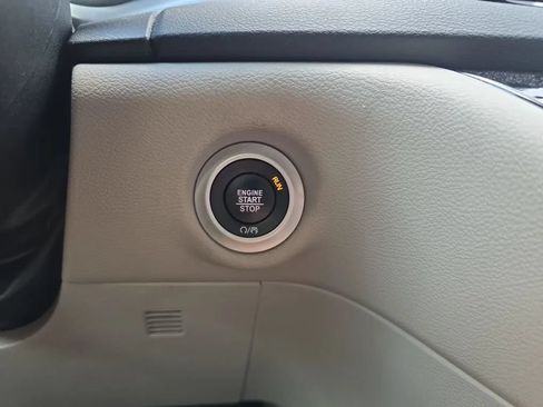 Used 2023 Chrysler Pacifica Touring-L FWD image 33