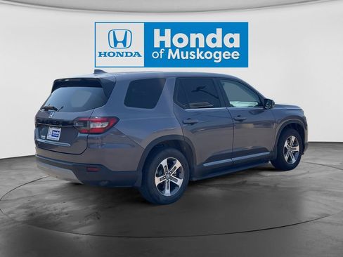 Used 2025 Honda Pilot EX-L image 5