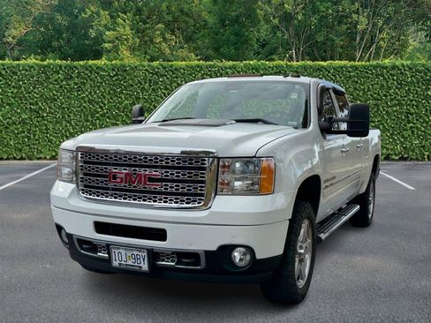 Used 2013 GMC Sierra 2500 Denali w/ Suspension Package, Off-Road image 6