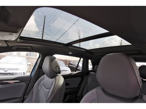 Certified 2025 Volkswagen Tiguan SE R-Line AWD/4WD image 30