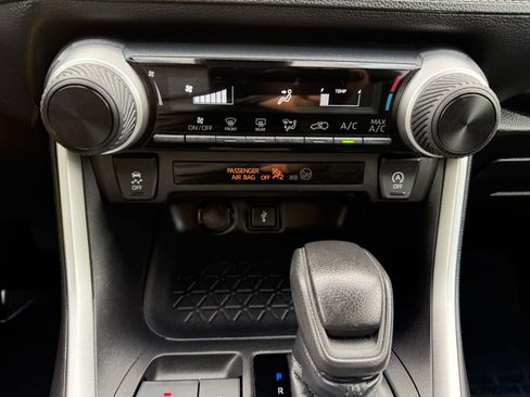 Used 2022 Toyota RAV4 LE image 18