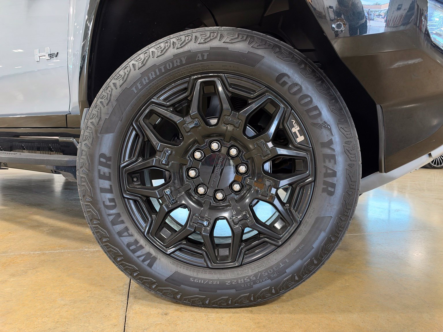 Used 2025 GMC Hummer EV 2X w/ LPO, Illumination Package AWD/4WD image 10