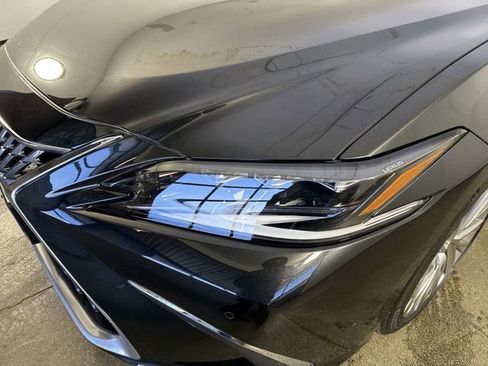 Used 2022 Lexus ES 250 Ultra Luxury w/ Accessory Package 2 image 31