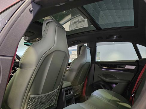 New 2025 Porsche Macan Electric image 19