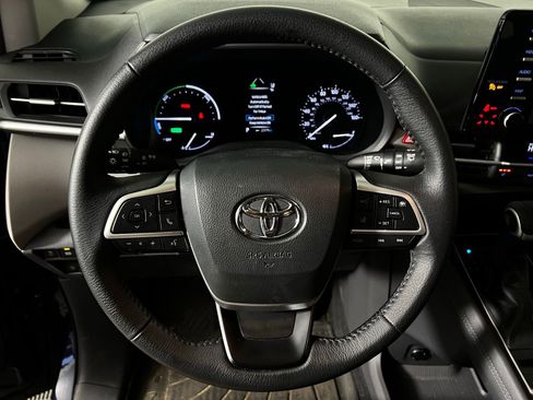 Used 2021 Toyota Sienna XLE image 9