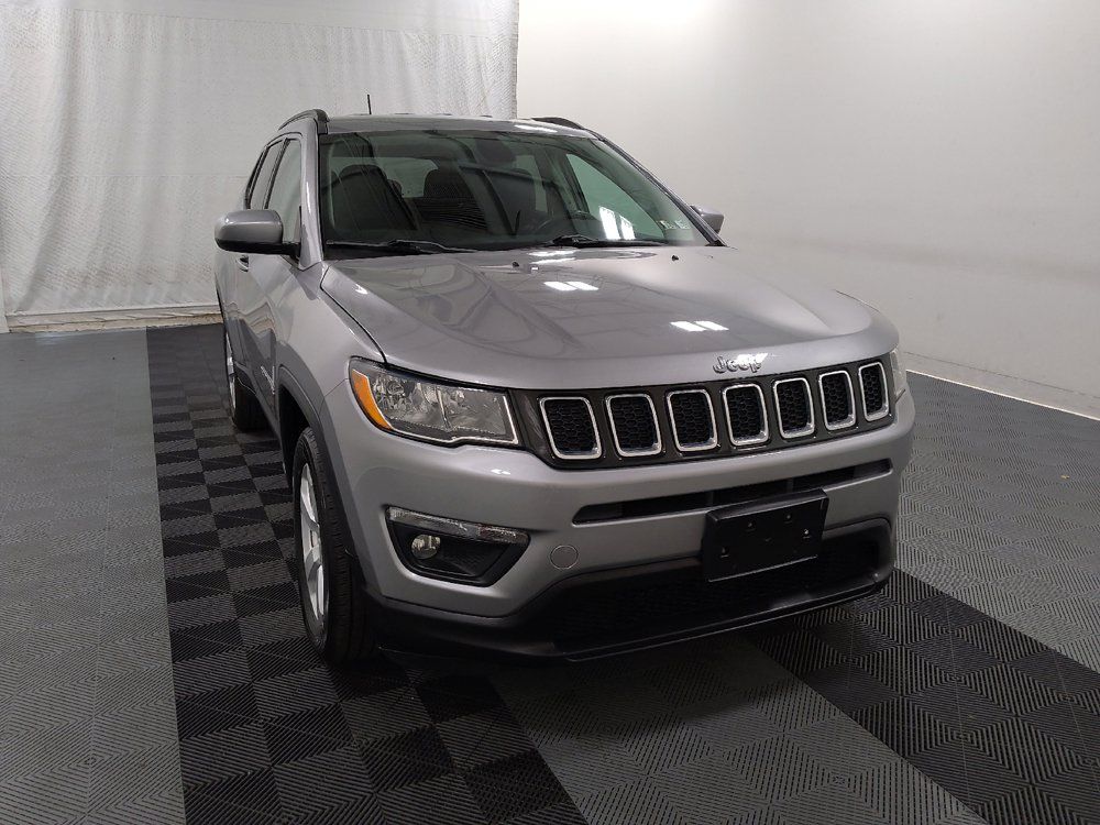 Used 2018 Jeep Compass Latitude w/ Cold Weather Group AWD/4WD image 14