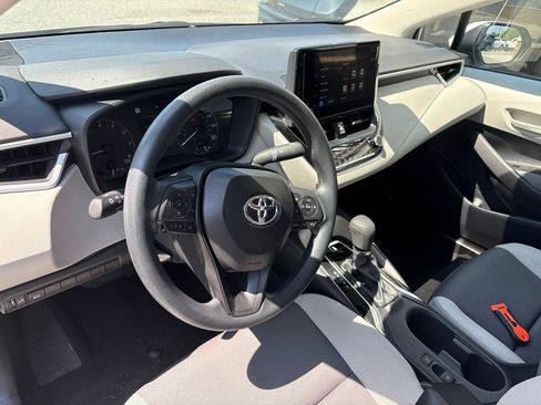 Used 2025 Toyota Corolla LE FWD image 4