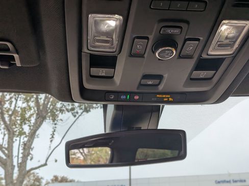 Used 2021 Chevrolet Suburban Premier image 31