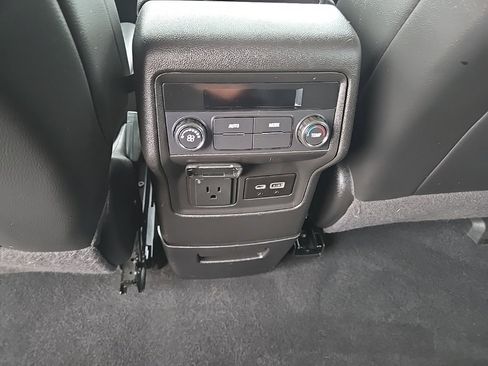 Used 2023 GMC Acadia SLT image 14