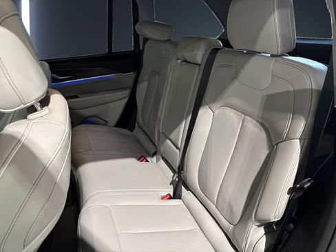 Used 2022 Jeep Grand Cherokee Overland image 13