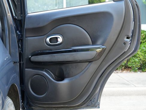 Used 2015 Kia Soul + w/ Primo Package FWD image 40