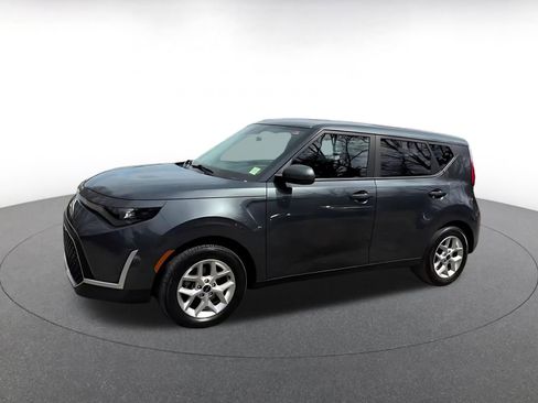 Used 2025 Kia Soul LX w/ LX Technology Package FWD image 8