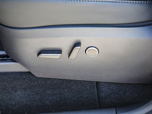 Used 2025 Tesla Model Y Long Range RWD image 19
