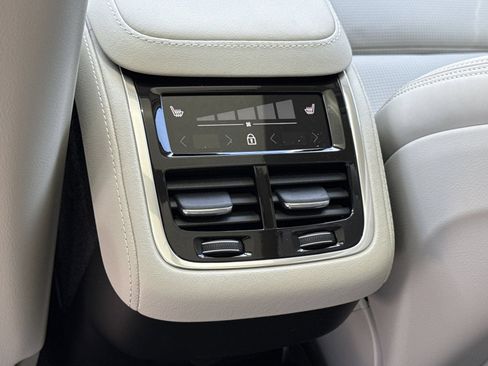 New 2026 Volvo XC90 B5 Ultra w/ Protection Package Premier AWD/4WD image 17
