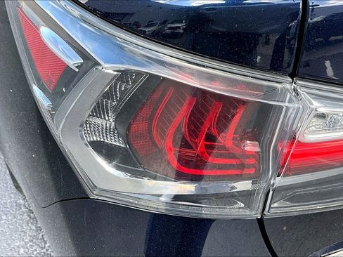 Used 2016 Lexus GS 200t image 21