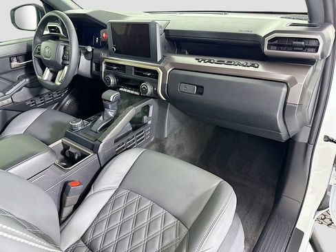 Used 2025 Toyota Tacoma TRD Sport AWD/4WD image 17