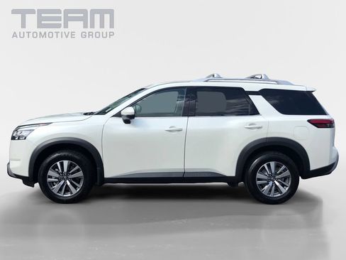 Used 2023 Nissan Pathfinder SL w/ Lighting Package (N92) FWD image 4