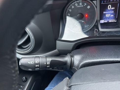 Used 2019 Toyota Tacoma TRD Off-Road image 29