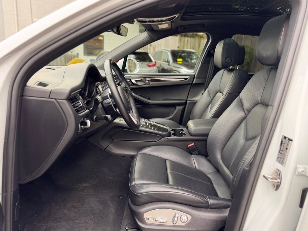Used 2021 Porsche Macan AWD/4WD image 18