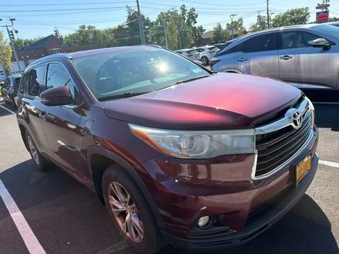 Used 2015 Toyota Highlander XLE AWD/4WD image 3