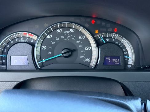 Used 2012 Toyota Camry L image 26