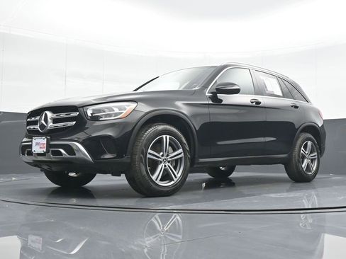 Used 2020 Mercedes-Benz GLC 300 4MATIC w/ Premium Package image 17