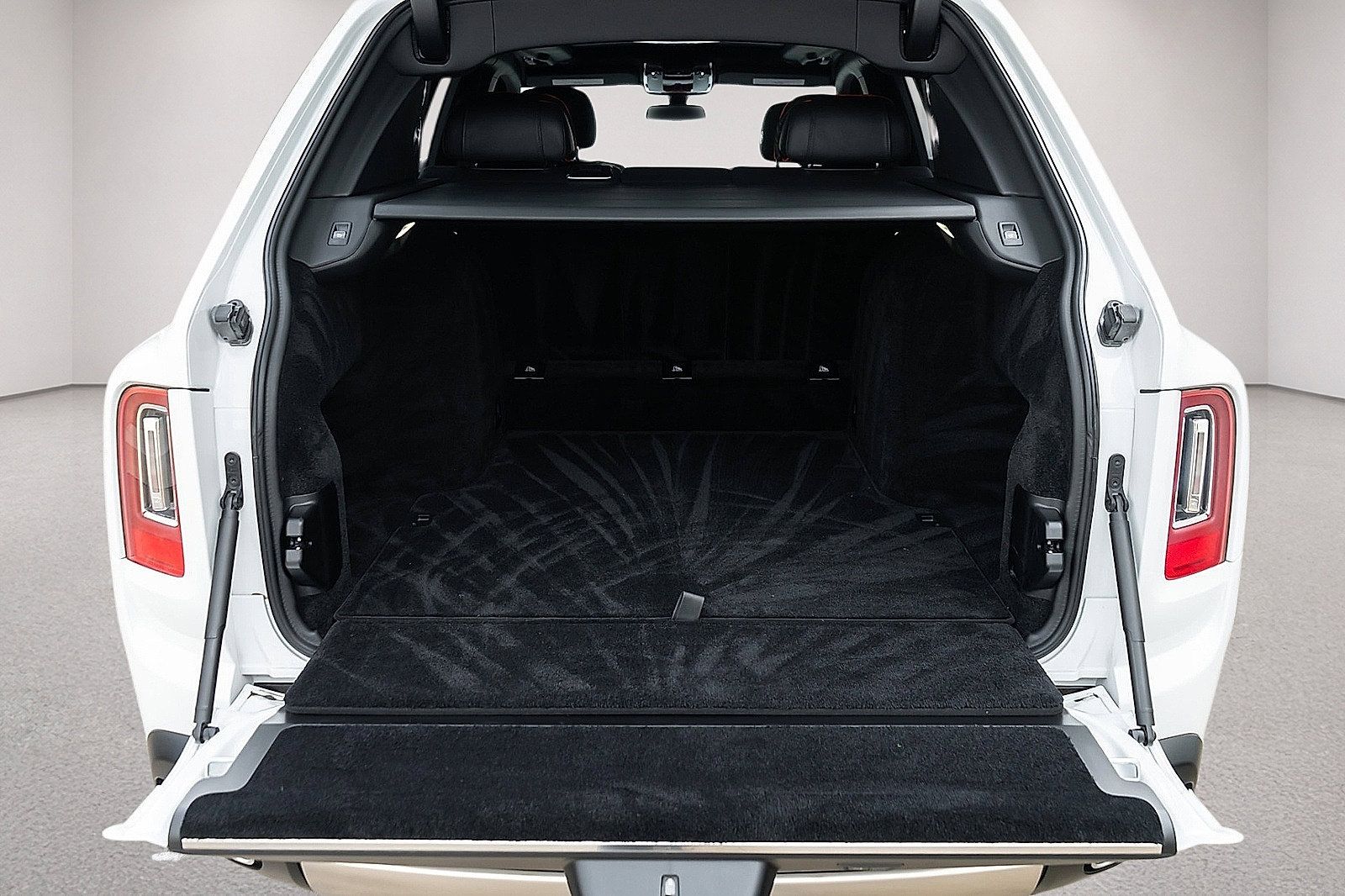 Used 2022 Rolls-Royce Cullinan AWD/4WD image 12