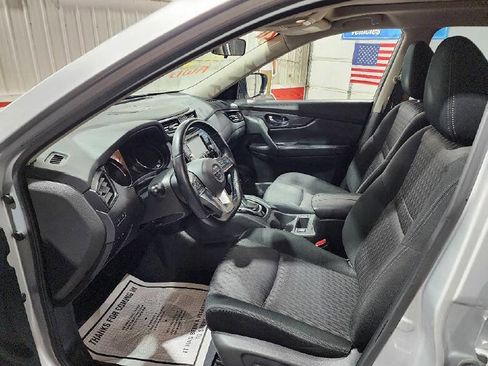 Used 2020 Nissan Rogue SV w/ Sun & Sound Touring Package image 9