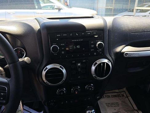 Used 2015 Jeep Wrangler Unlimited Sahara w/ Connectivity Group AWD/4WD image 6
