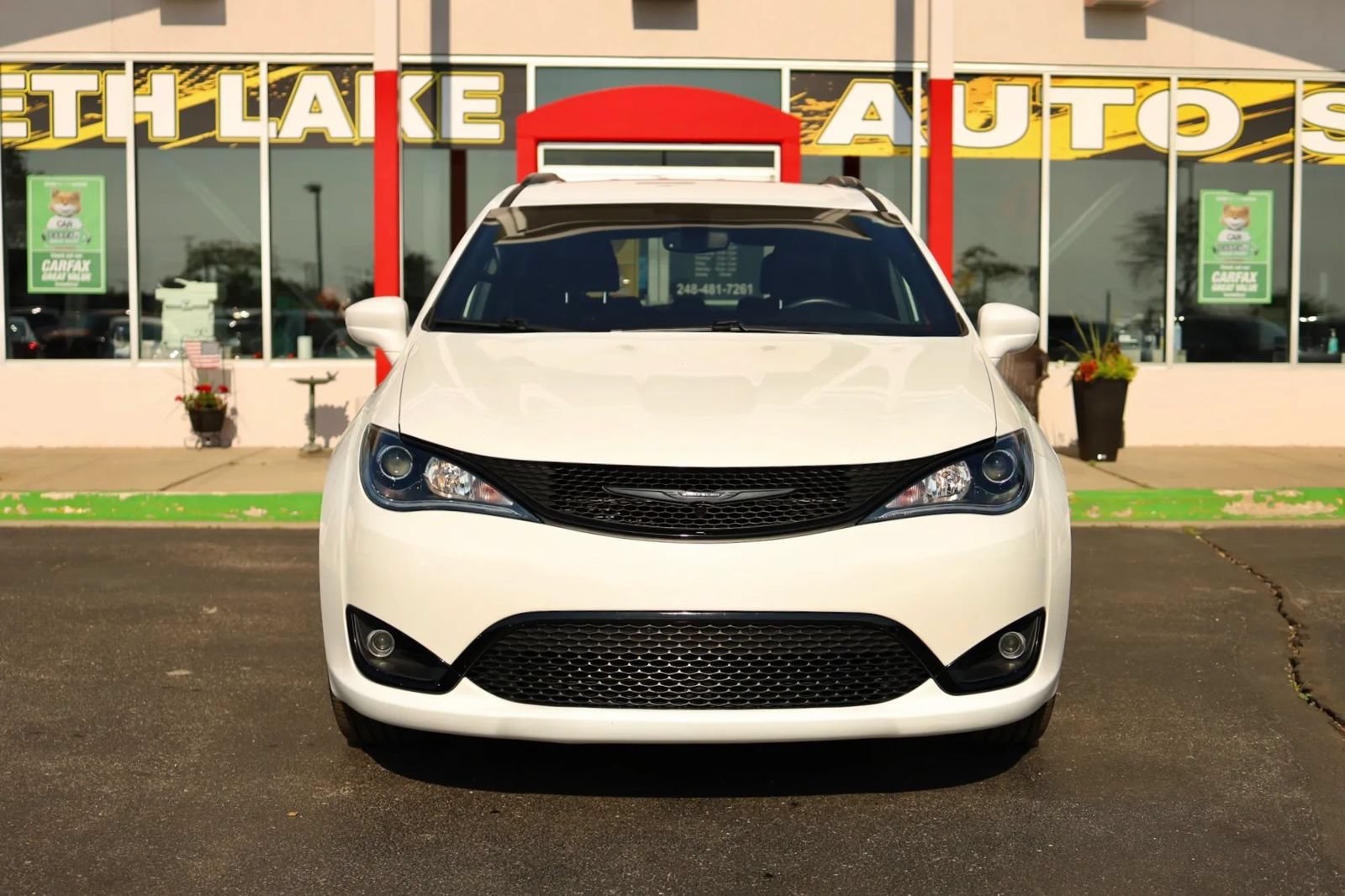 Used 2020 Chrysler Pacifica Touring-L w/ S Appearance Package FWD image 2