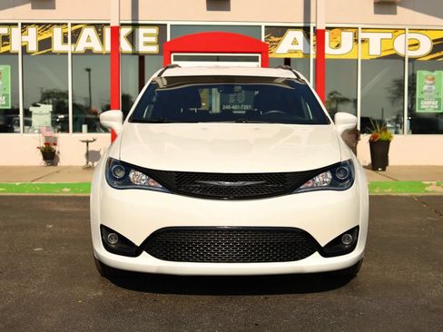 Used 2020 Chrysler Pacifica Touring-L w/ S Appearance Package FWD image 2