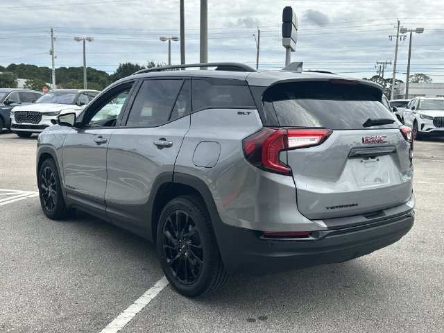Used 2023 GMC Terrain SLT w/ Tech Package FWD image 8