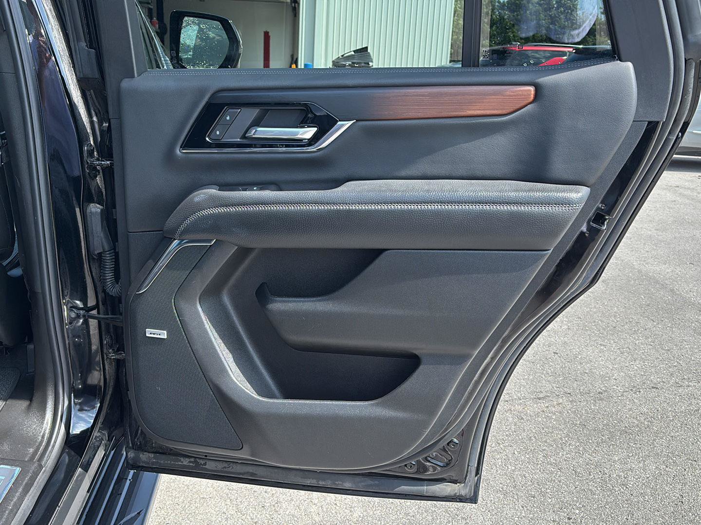 Used 2025 GMC Yukon Denali AWD/4WD image 23