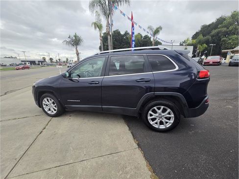 Used 2016 Jeep Cherokee Latitude w/ Comfort/Convenience Group FWD image 8