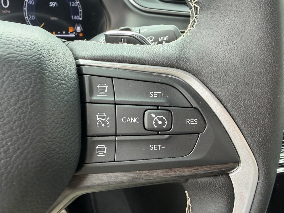 Used 2025 Jeep Grand Cherokee Limited AWD/4WD image 18