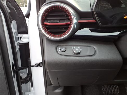 New 2026 Chevrolet Trax RS w/ Sunroof Package image 14