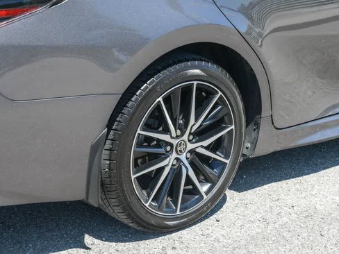 Used 2022 Toyota Camry SE w/ Carpet Mat Package (TMS) FWD image 10