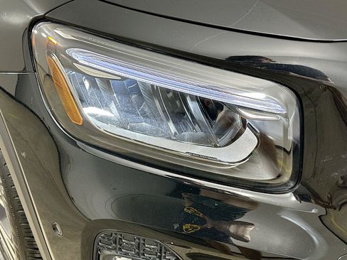 Certified 2025 Mercedes-Benz GLB 250 4MATIC image 39