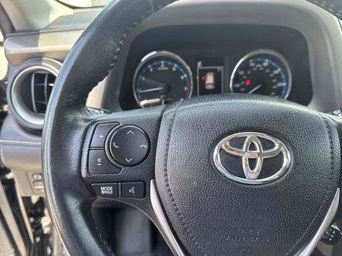 Used 2018 Toyota RAV4 Limited FWD image 17