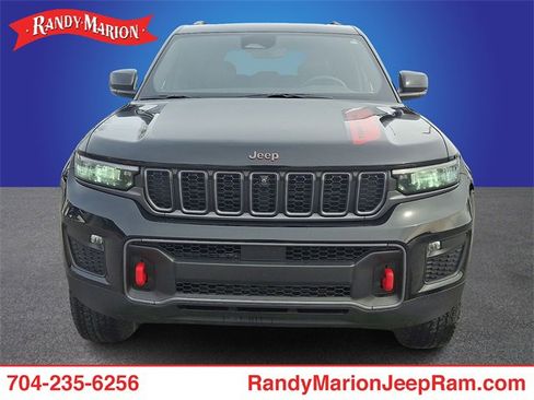 Used 2022 Jeep Grand Cherokee Trailhawk image 2