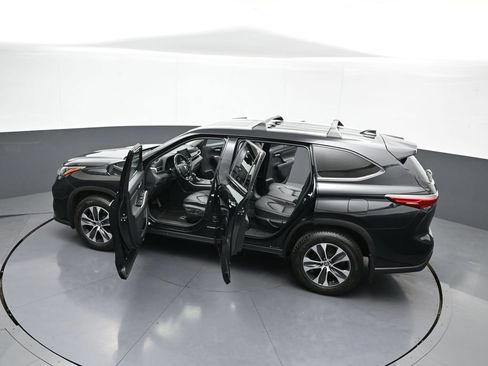 Certified 2020 Toyota Highlander XLE AWD/4WD image 46