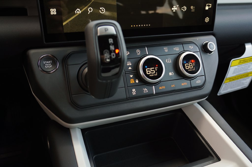 New 2026 Land Rover Defender 110 S AWD/4WD image 25