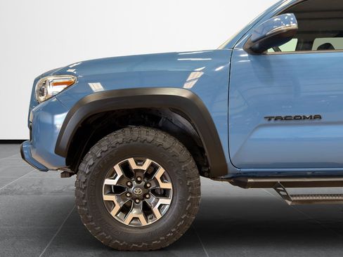 Used 2019 Toyota Tacoma TRD Off-Road AWD/4WD image 3