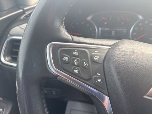 Used 2018 Chevrolet Equinox Premier FWD image 15