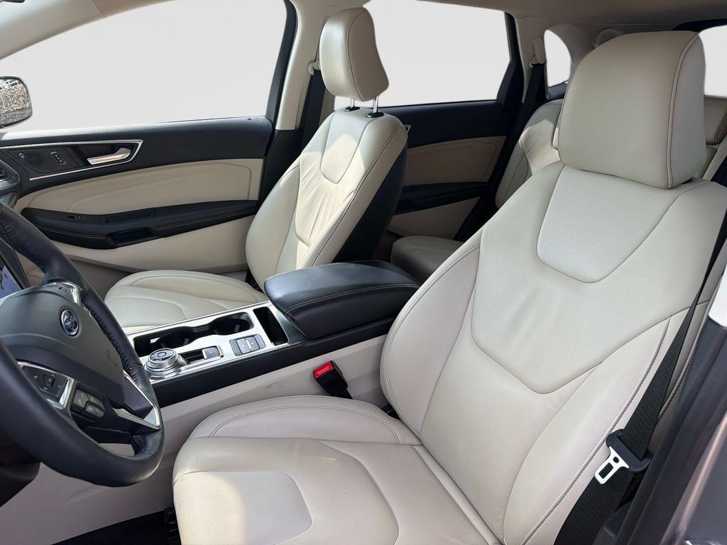 Used 2022 Ford Edge Titanium AWD/4WD image 21